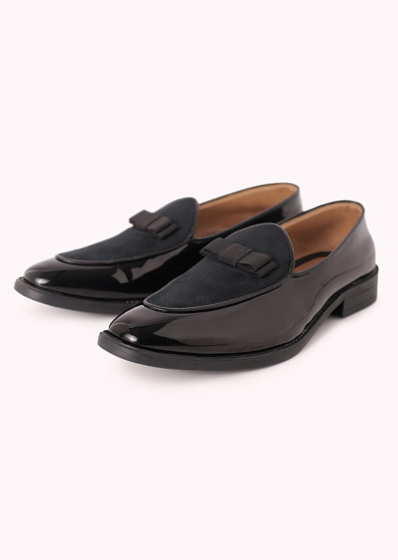 Black Bow Juttis In Velvet