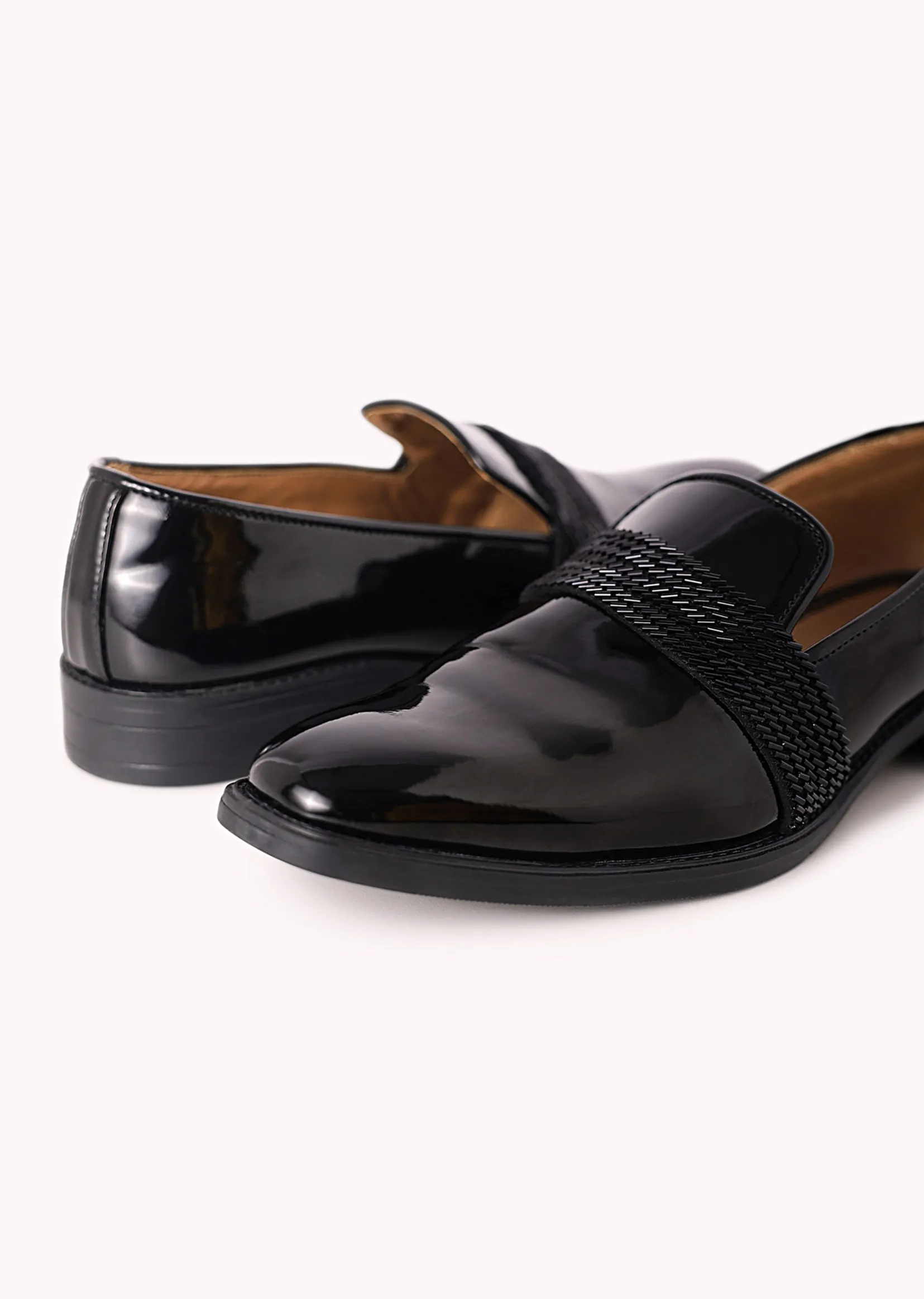 Black Textured Juttis