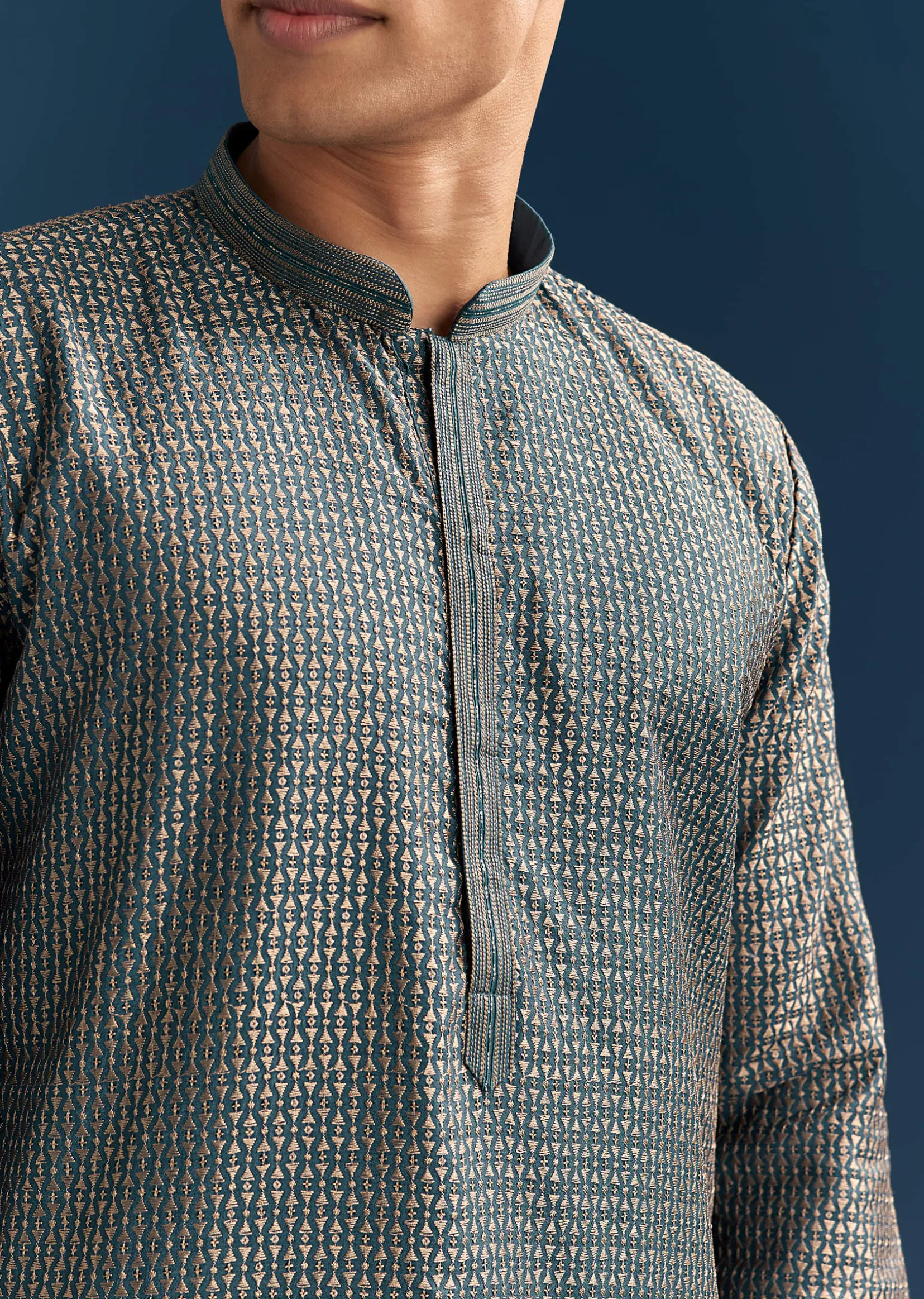 Blue Silk Textured Kurta Set For Men With Embroidery