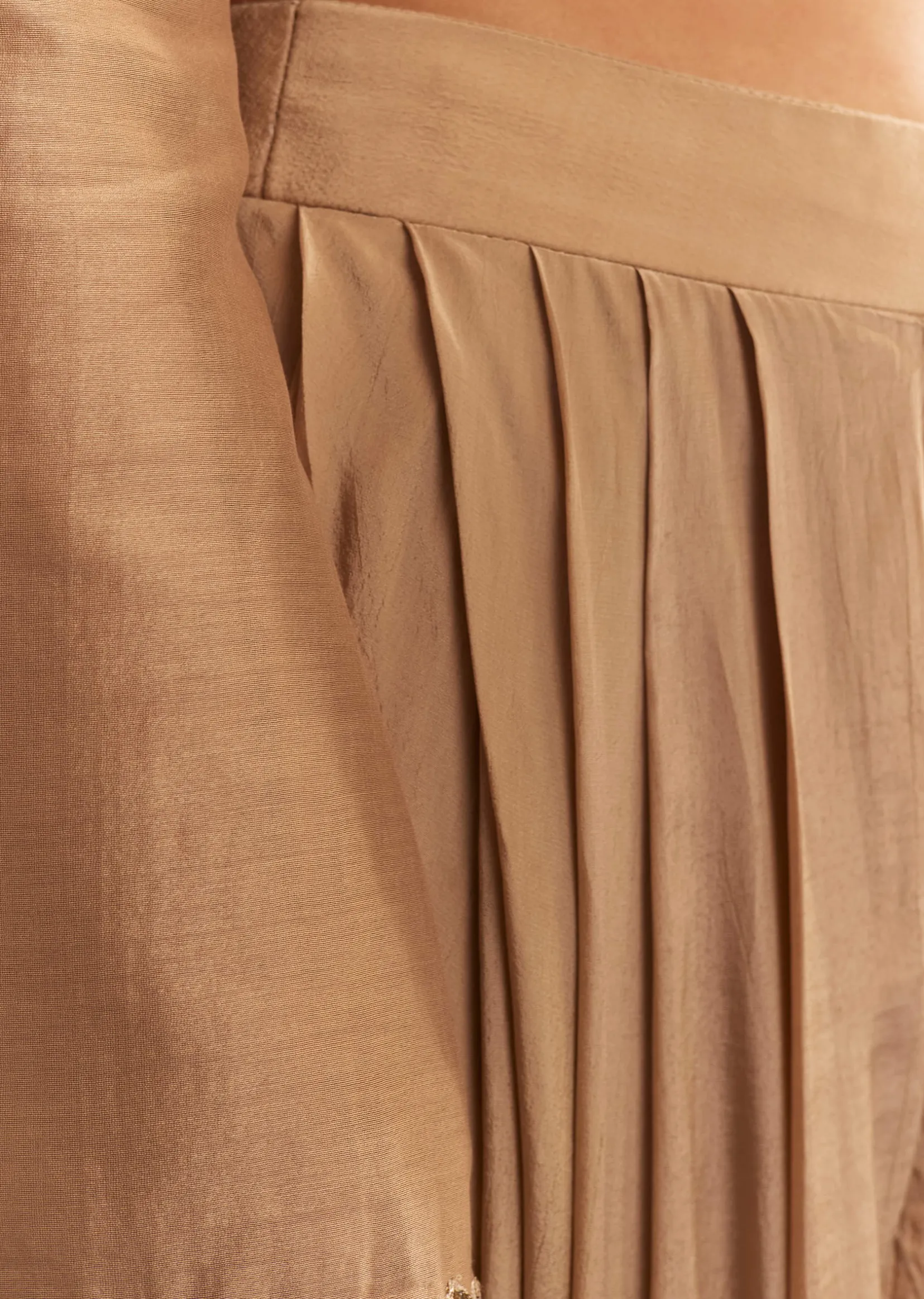 Brown Chanderi Embroidered Kurta Set With Crepe Dhoti And Gotta Detailing