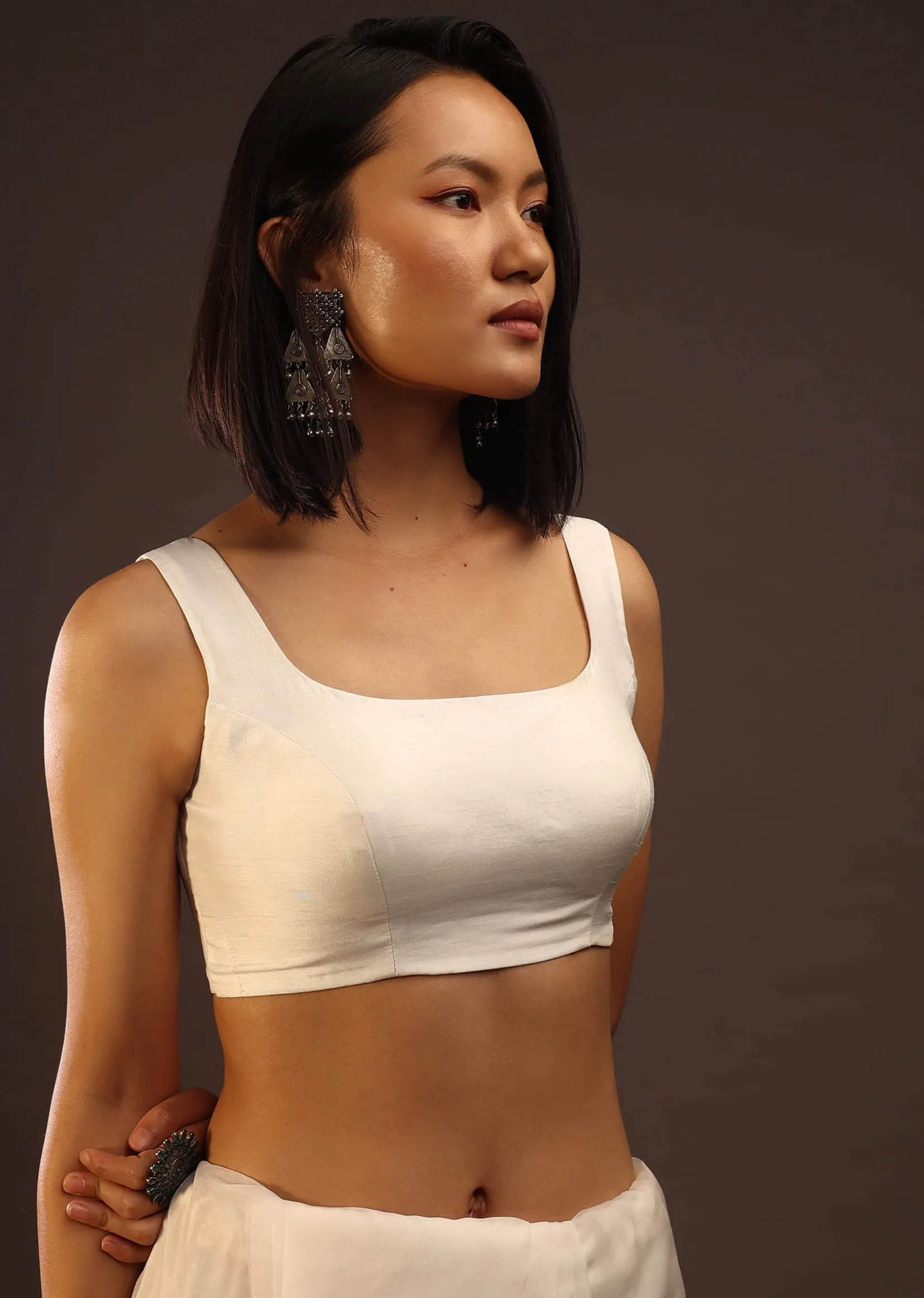 Erget White Sleeveless Blouse In Scooped Neckline