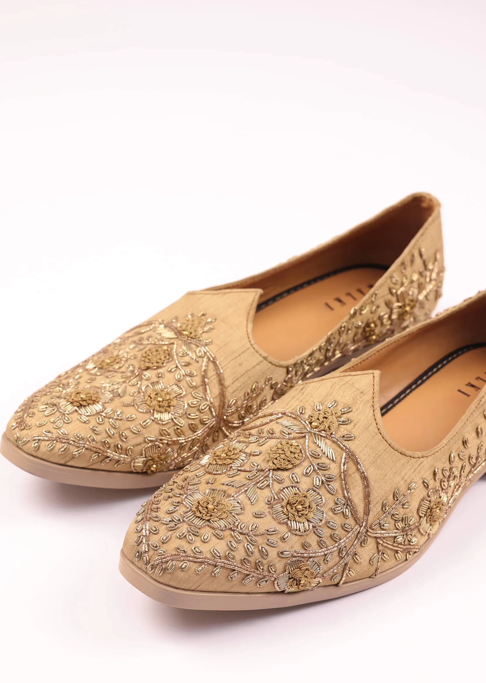 Gold Raw Silk Zardozi Embroidered Juttis