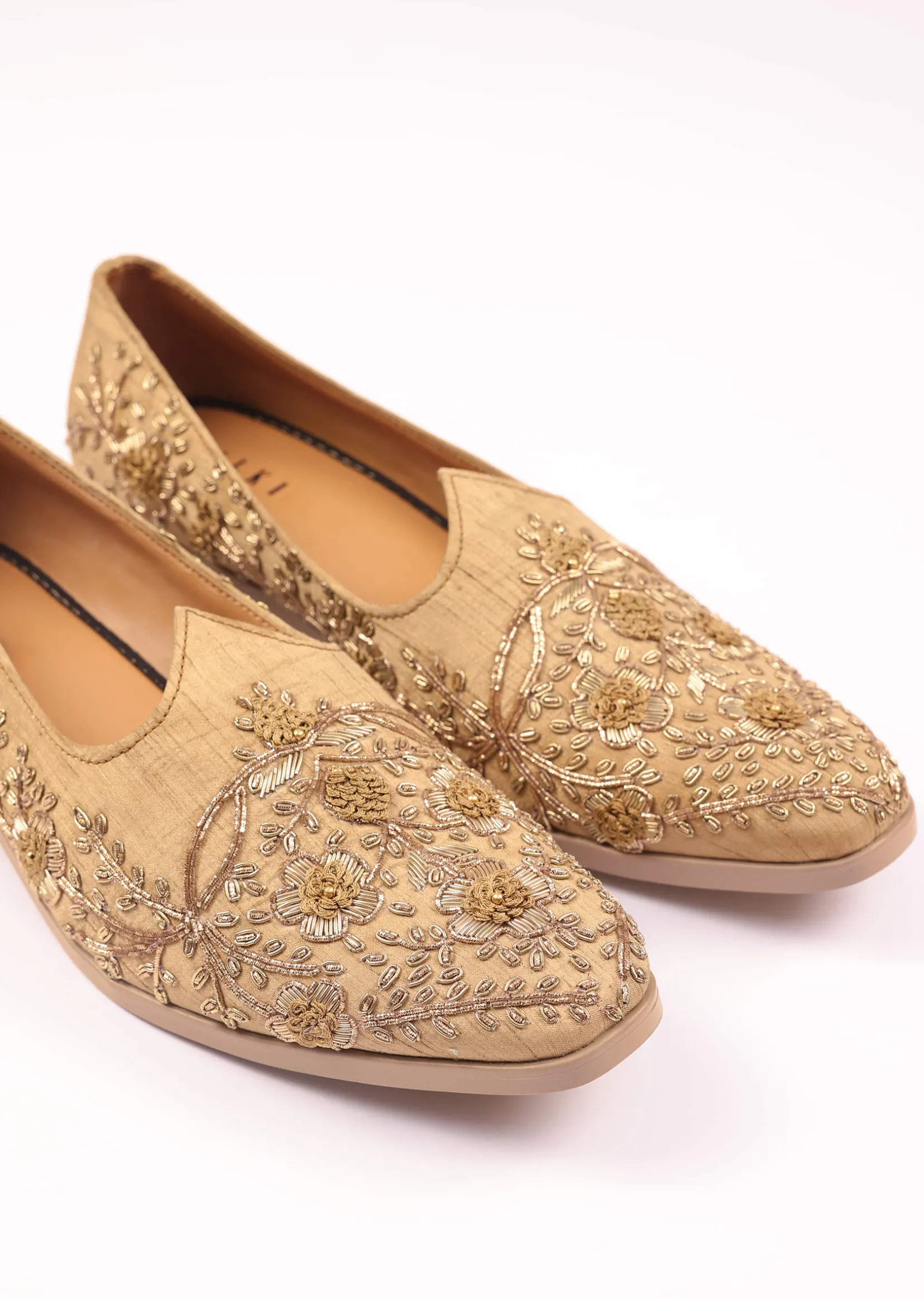 Gold Raw Silk Zardozi Embroidered Juttis