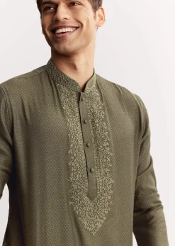 Green Silk Kurta Set With Resham And Embroidery
