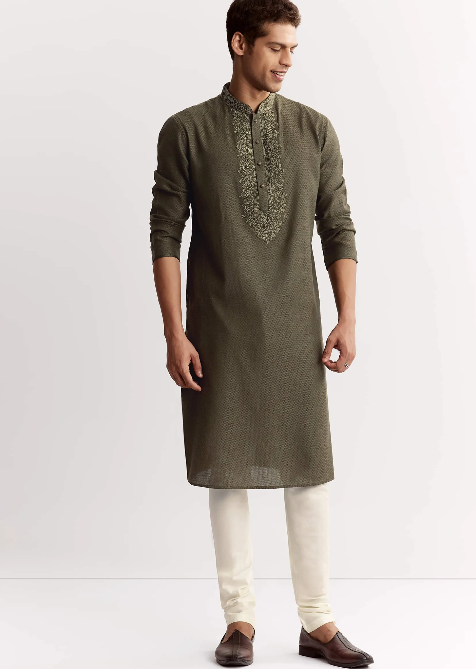 Green Silk Kurta Set With Resham And Embroidery