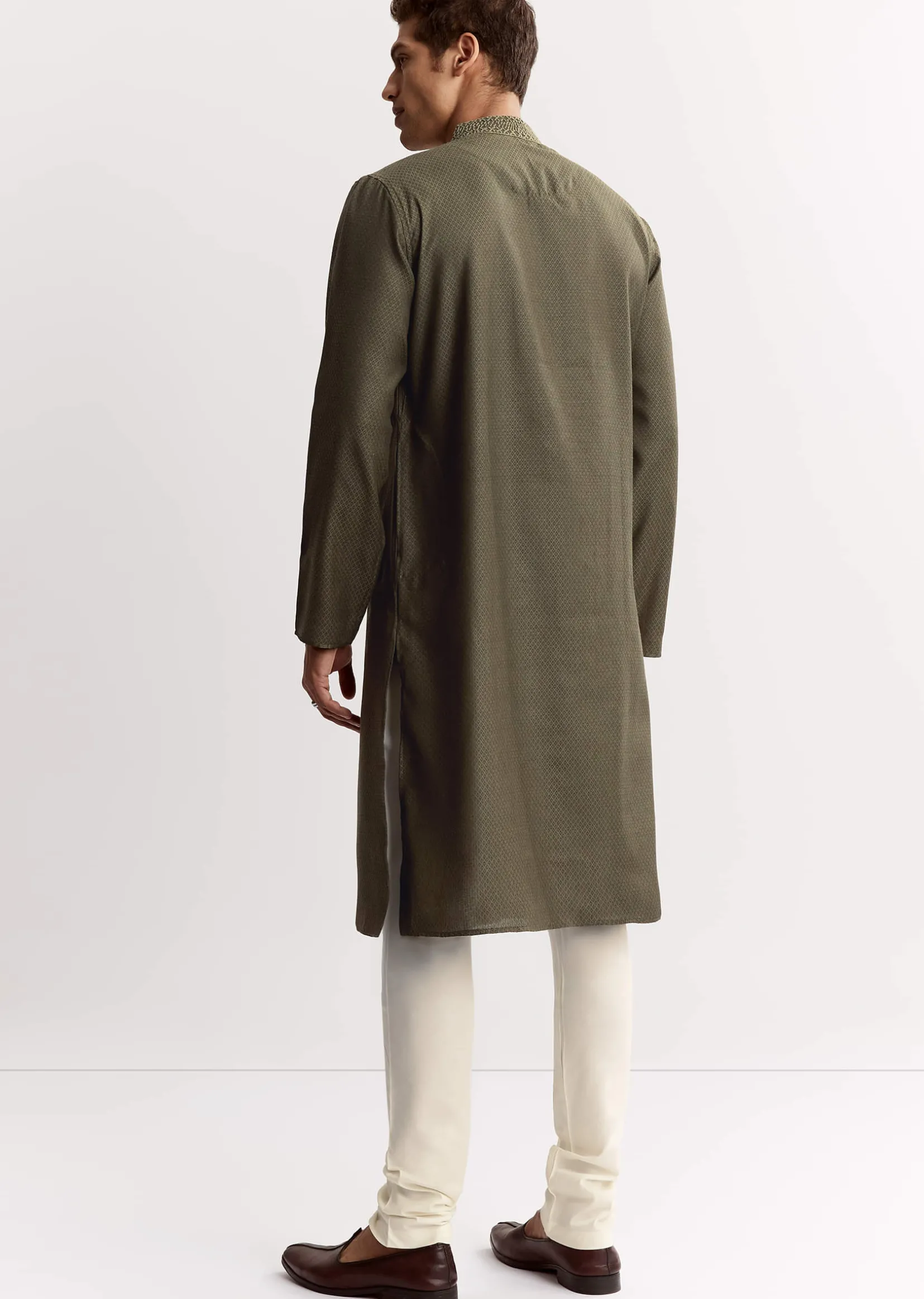 Green Silk Kurta Set With Resham And Embroidery