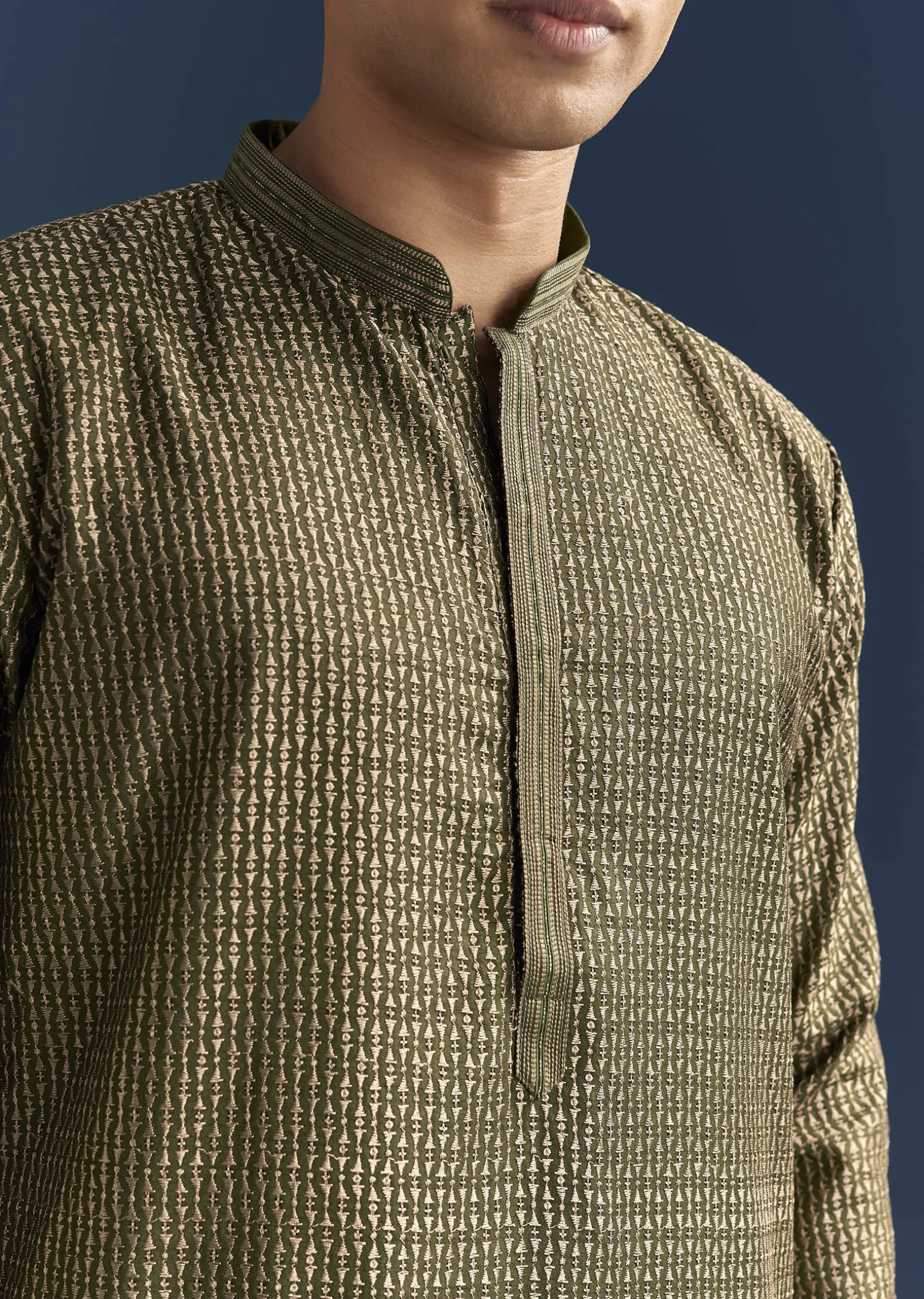 Green Silk Textured Kurta Set For Men With Embroidery