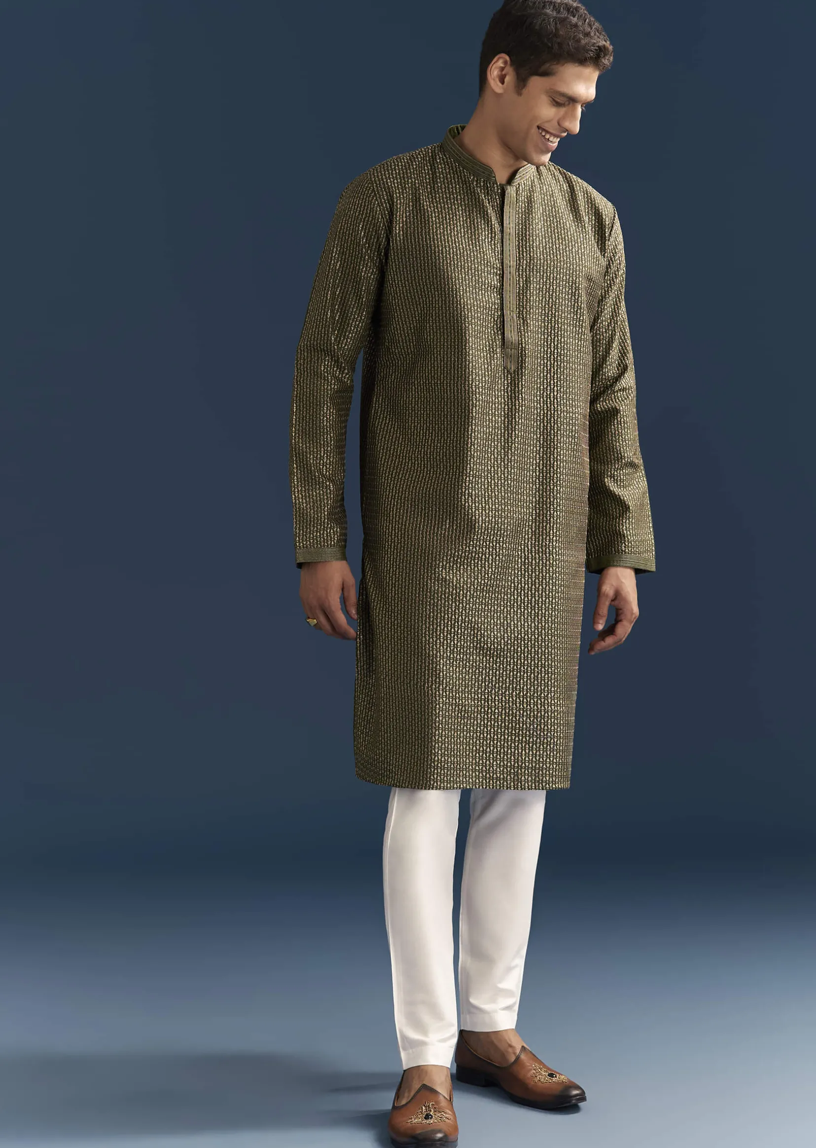 Green Silk Textured Kurta Set For Men With Embroidery