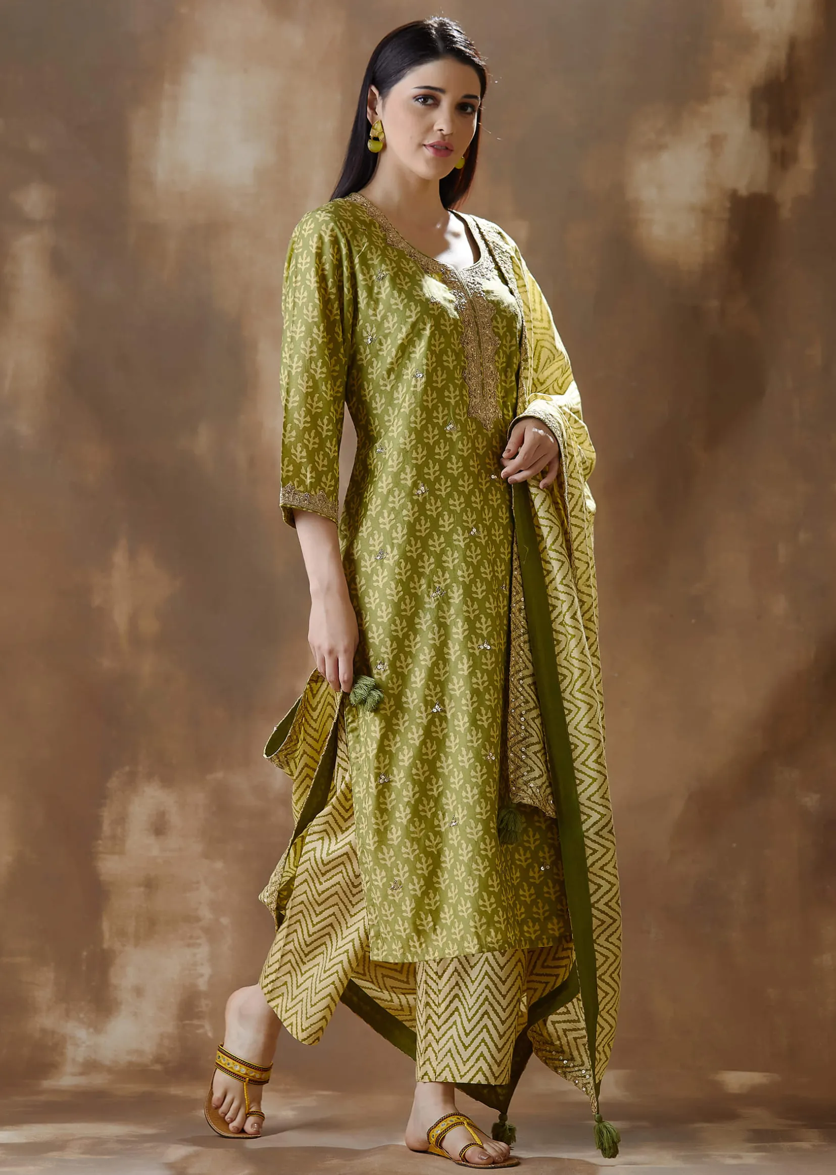 Green Straight Cut Suit In Silk With Print And Embroidered Neckline