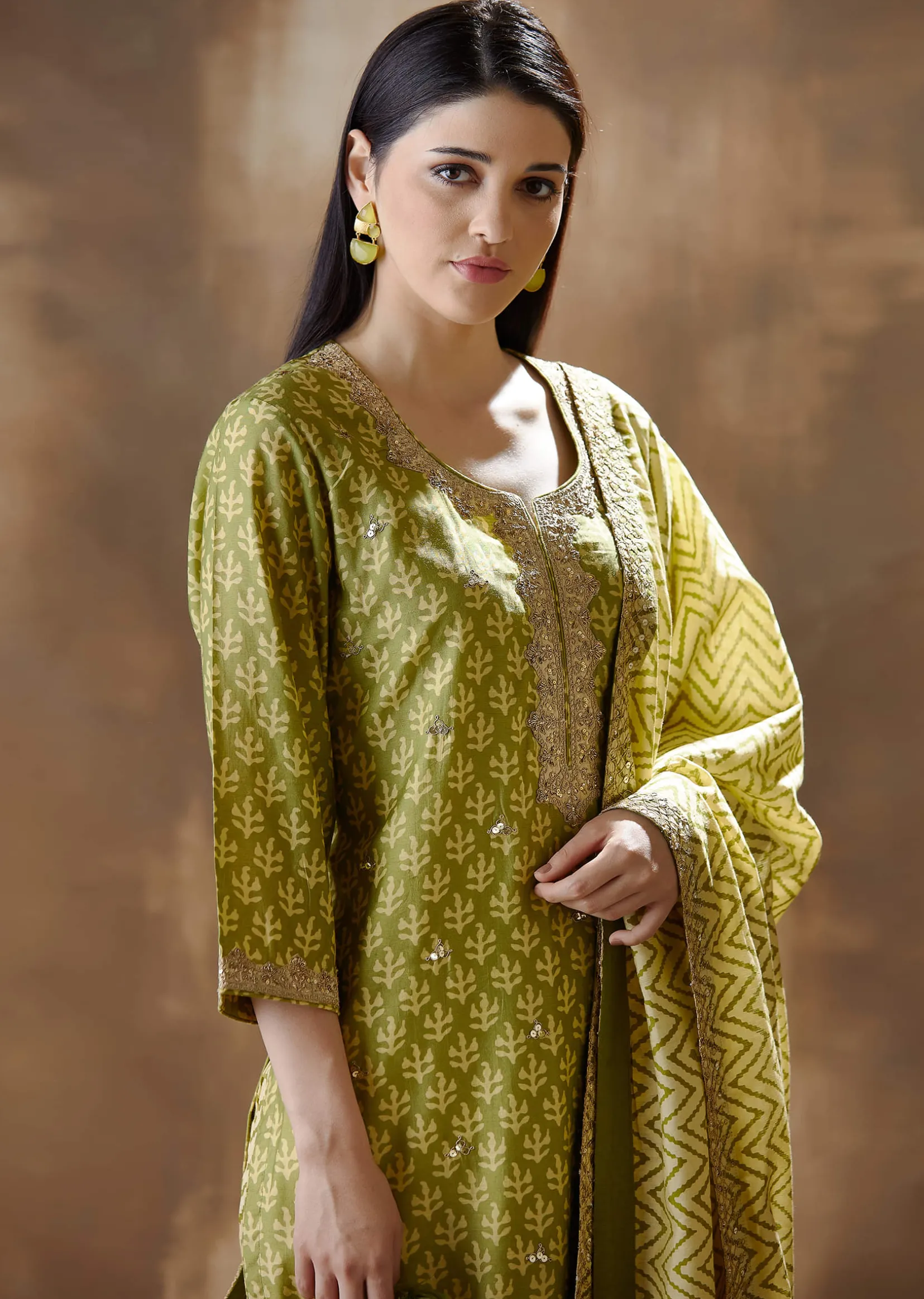 Green Straight Cut Suit In Silk With Print And Embroidered Neckline