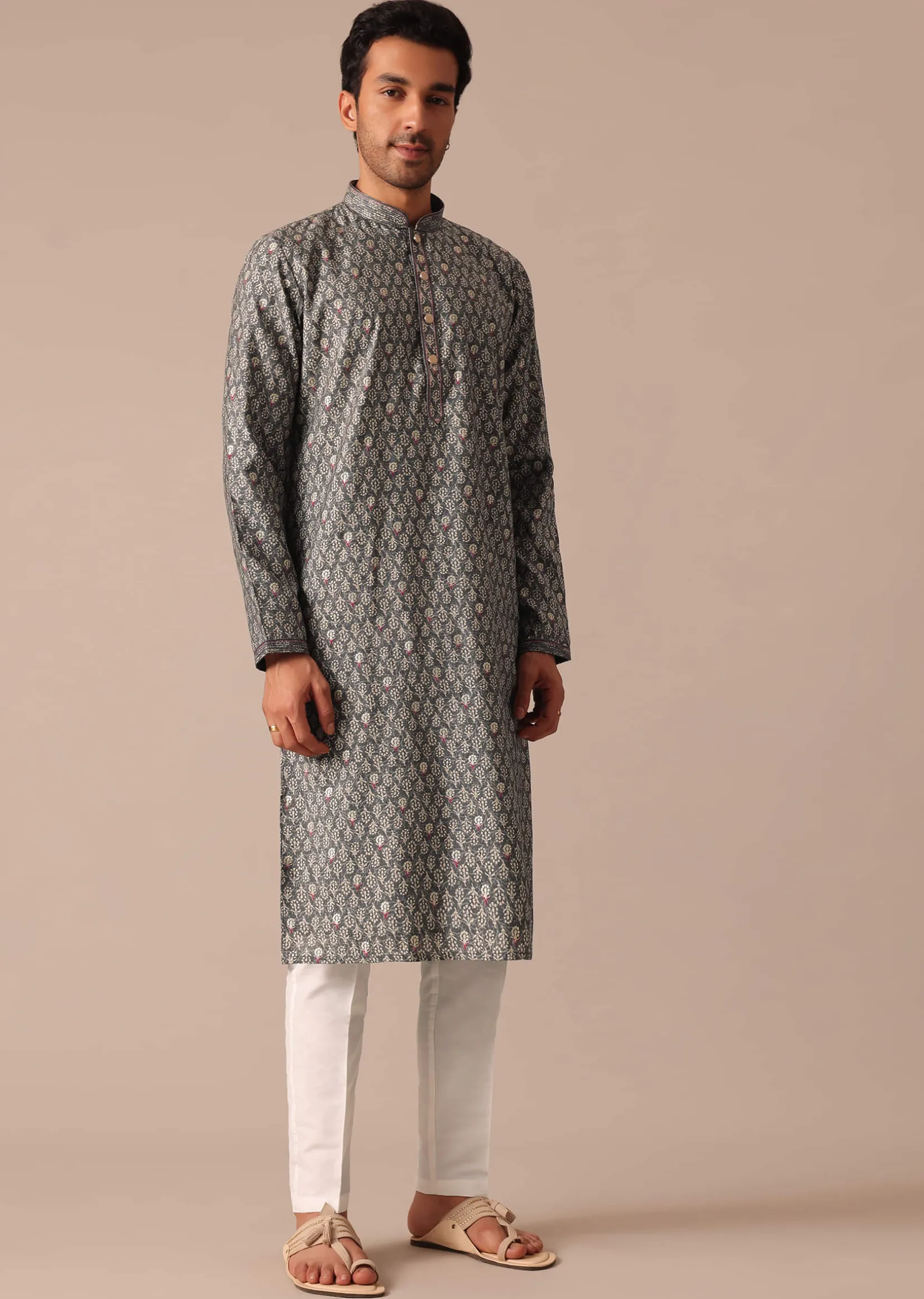 Grey Embroidered Kurta Set In Muslin Silk With Foil Work