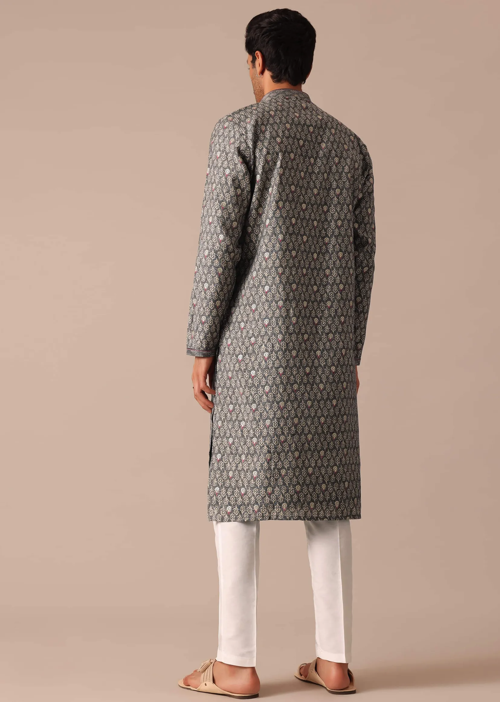 Grey Embroidered Kurta Set In Muslin Silk With Foil Work