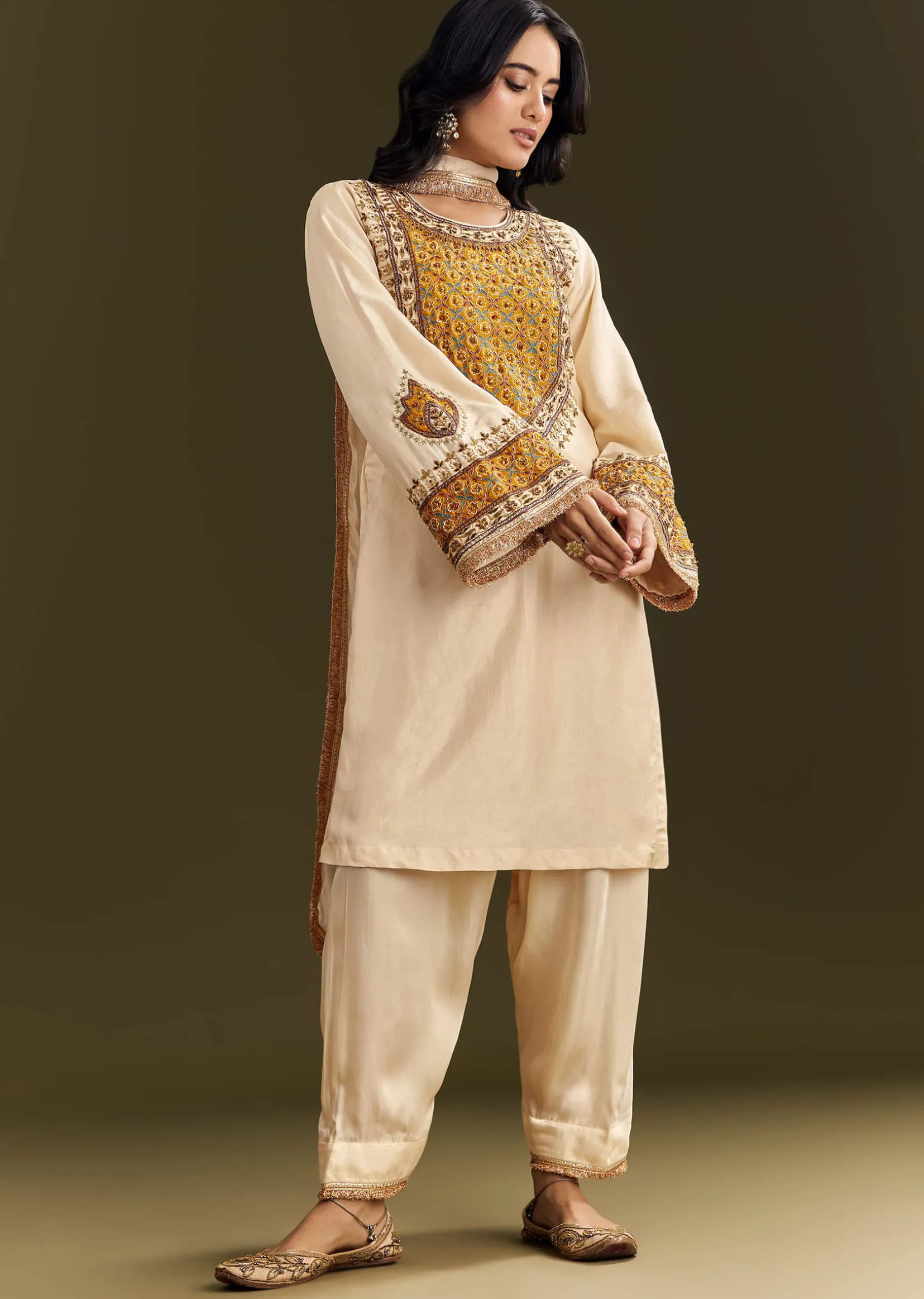Ivory Silk Threadwork Kurta Patiala With Gotta Lace Organza Dupatta