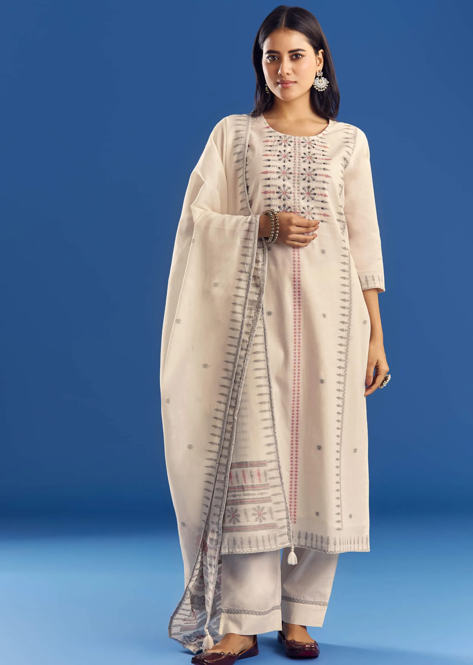 Ivory Thread Weave Mul Cotton Kurta Set With Dupatta