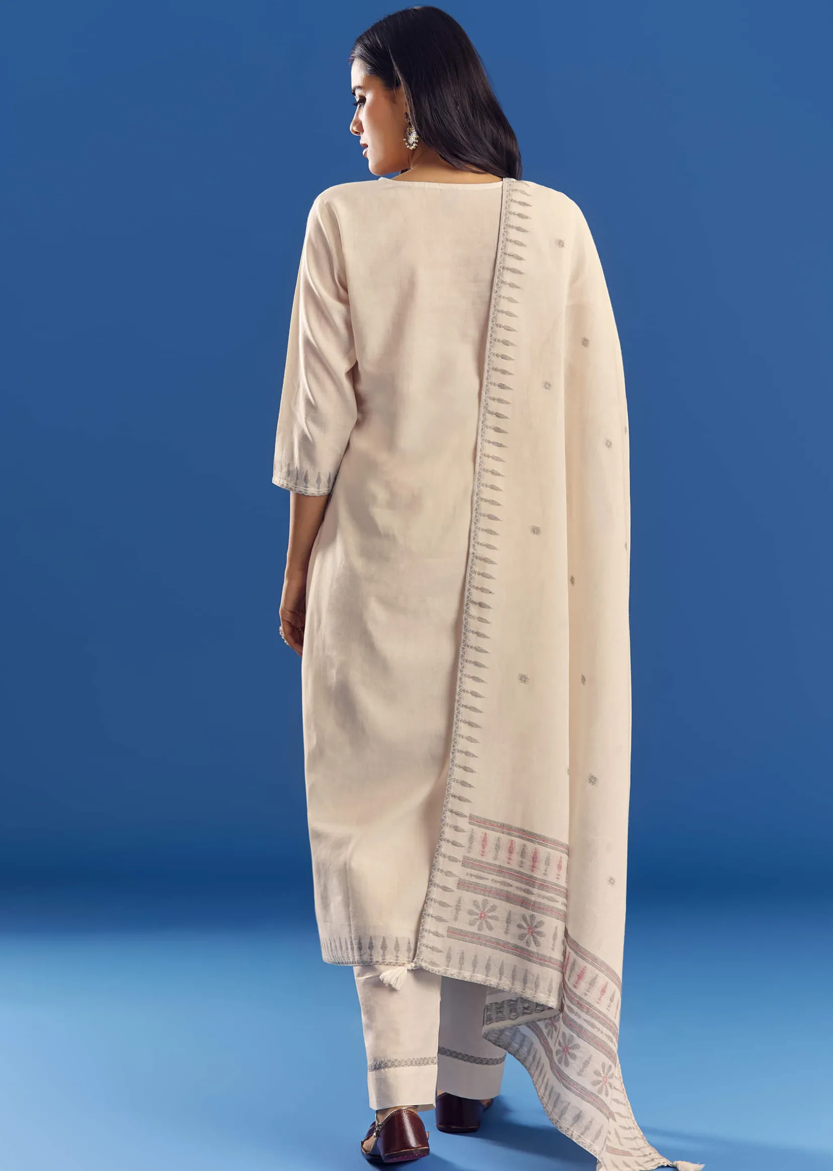 Ivory Thread Weave Mul Cotton Kurta Set With Dupatta