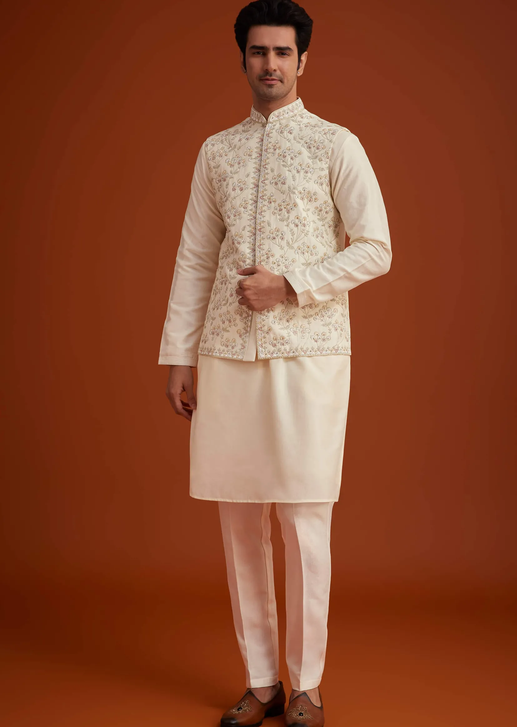 Off White Cotton Silk Jacket Set With Floral Zari Work