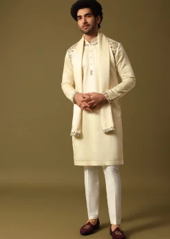 Off White Kurta Pant Set With Dupatta In Resham Work