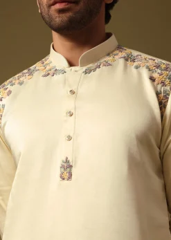 Off White Kurta Pant Set With Dupatta In Resham Work