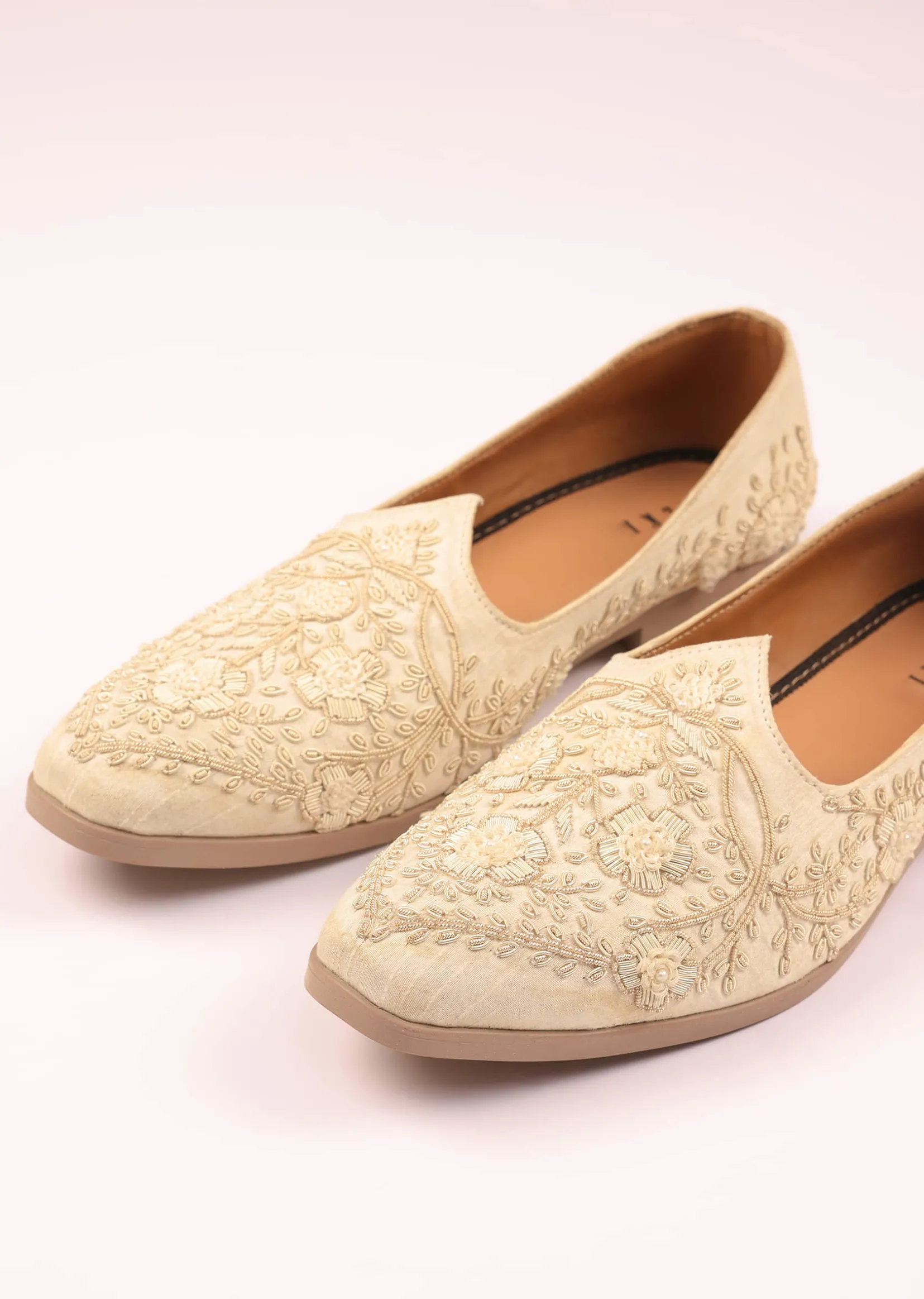 Off White Raw Silk Zardozi Juttis