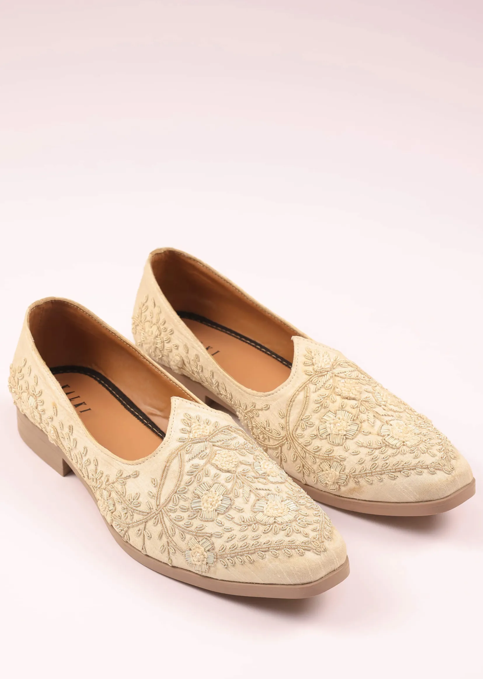 Off White Raw Silk Zardozi Juttis