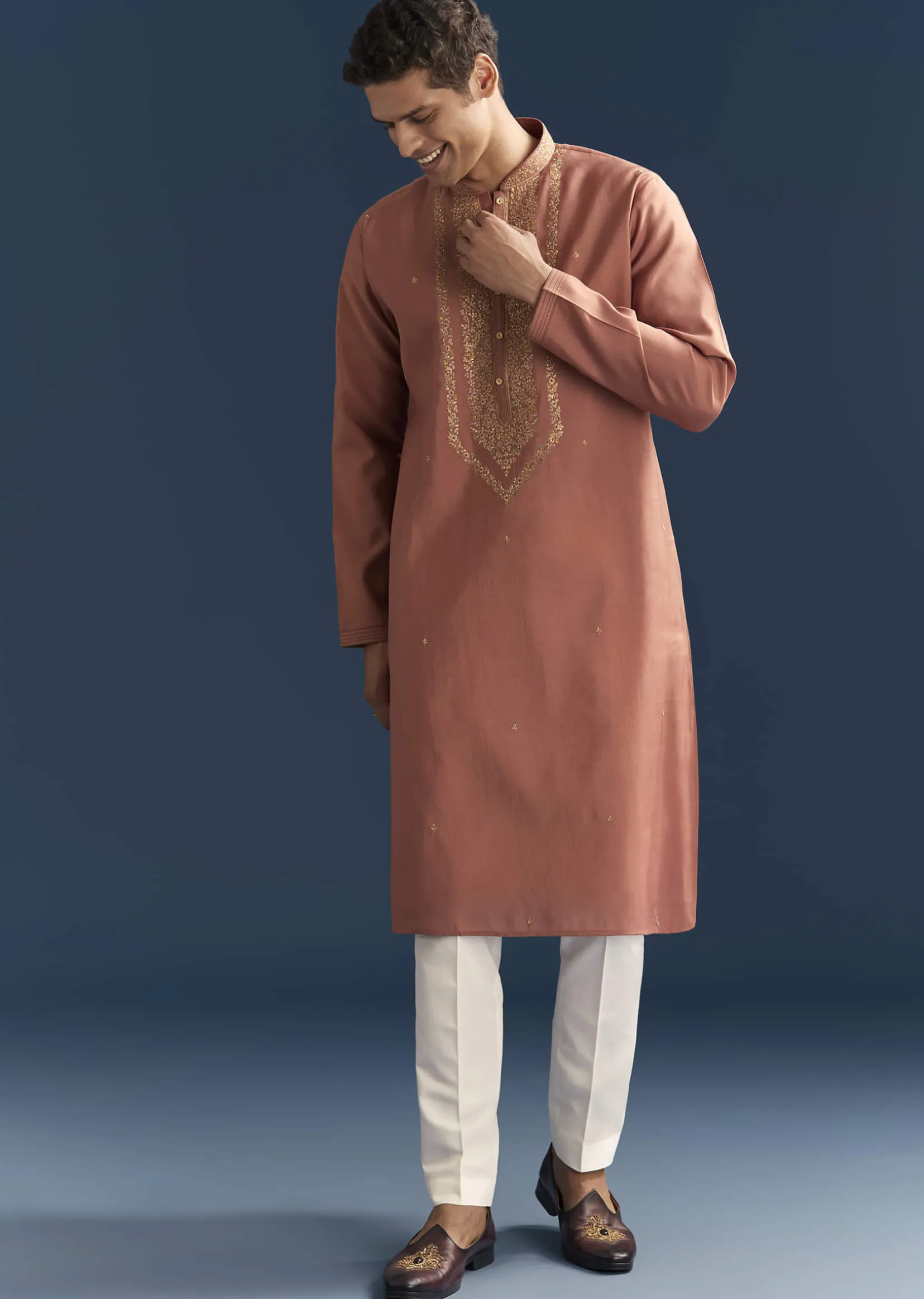 Orange Silk Textured Kurta Set For Men With Resham Work