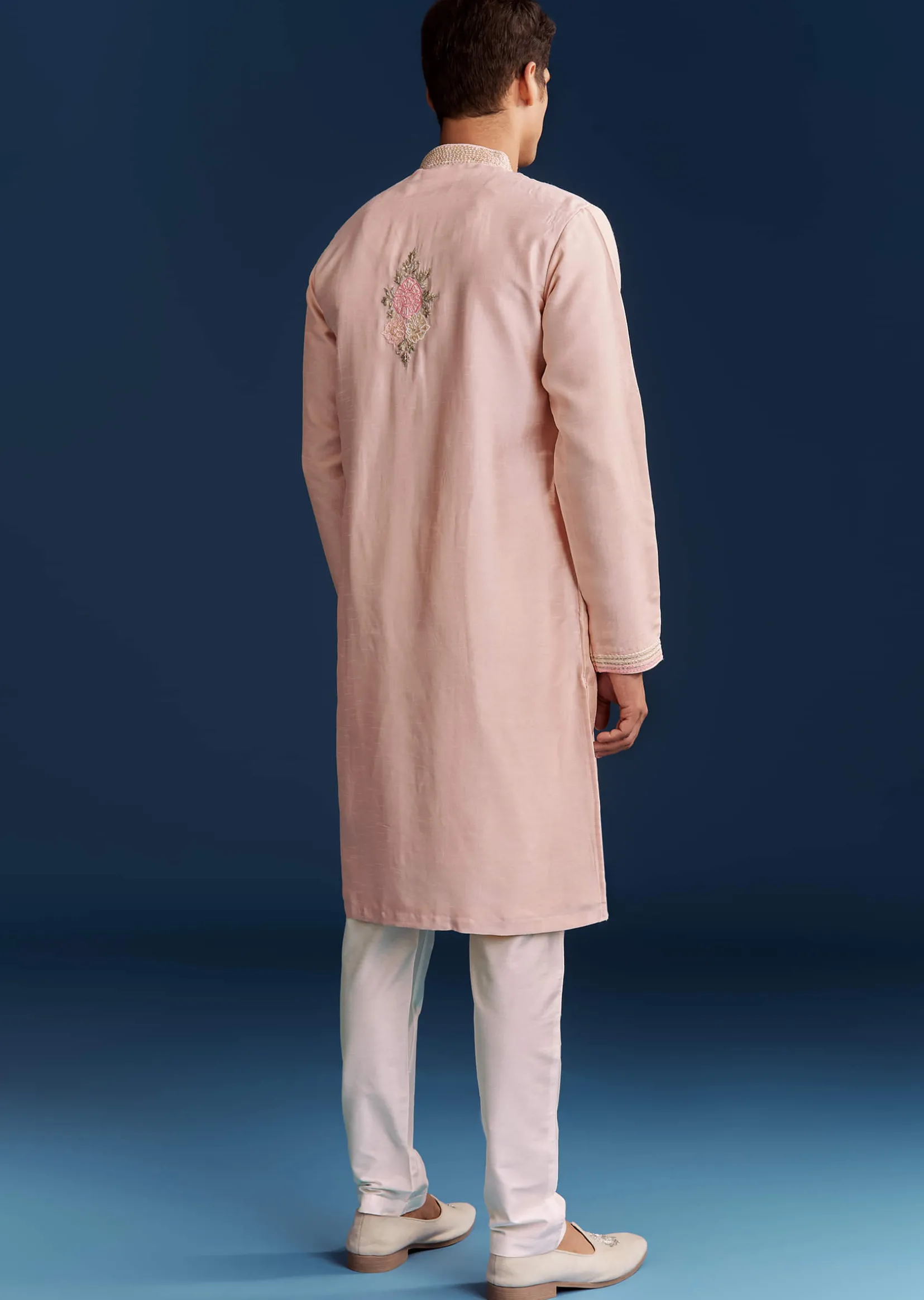 Peach Silk Kurta With Floral Resham Thread And Embroidery