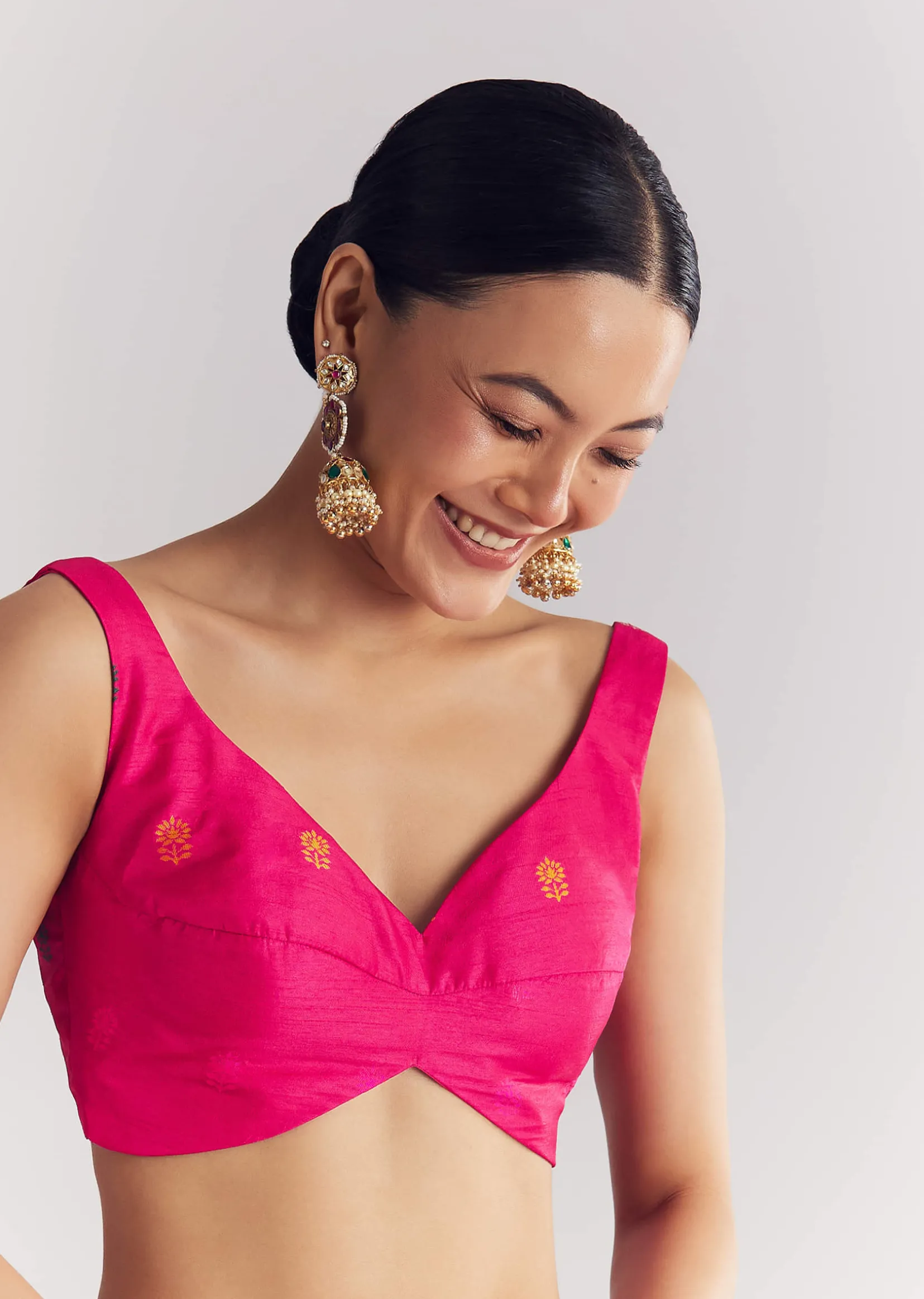 Red Dola Silk Saree With Traditional Weaves