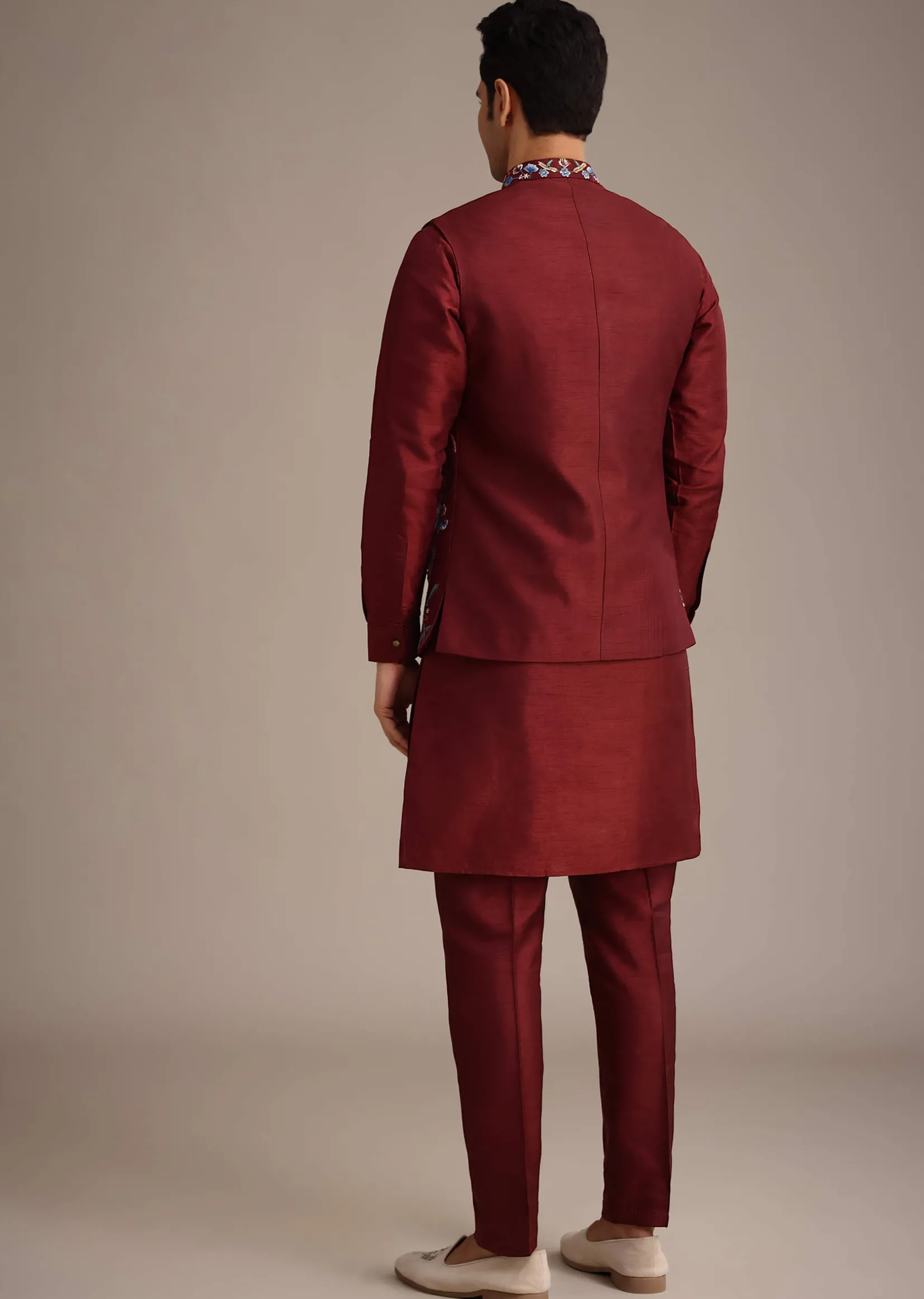 Red Jacket And Kurta Set In Silk With Resham Work