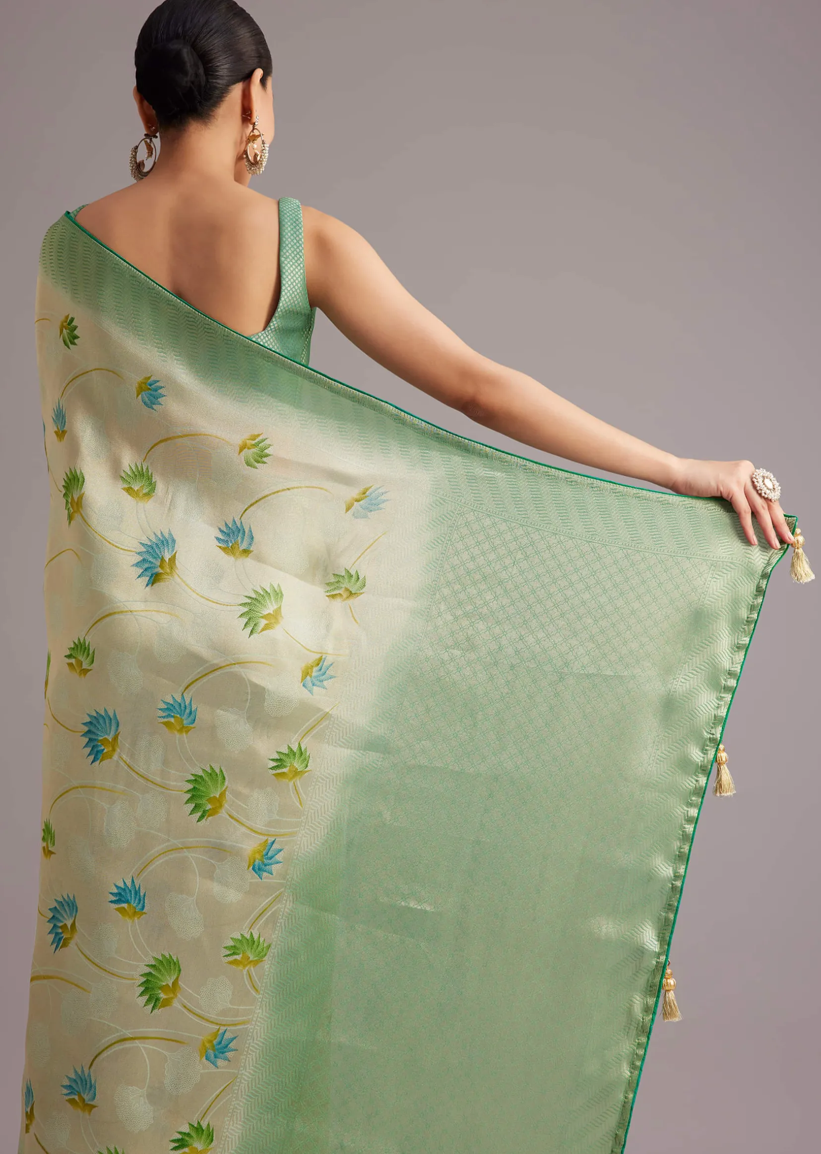 Sea Green Tissue Silk Floral Motif Saree With Contrast Pallu And Border