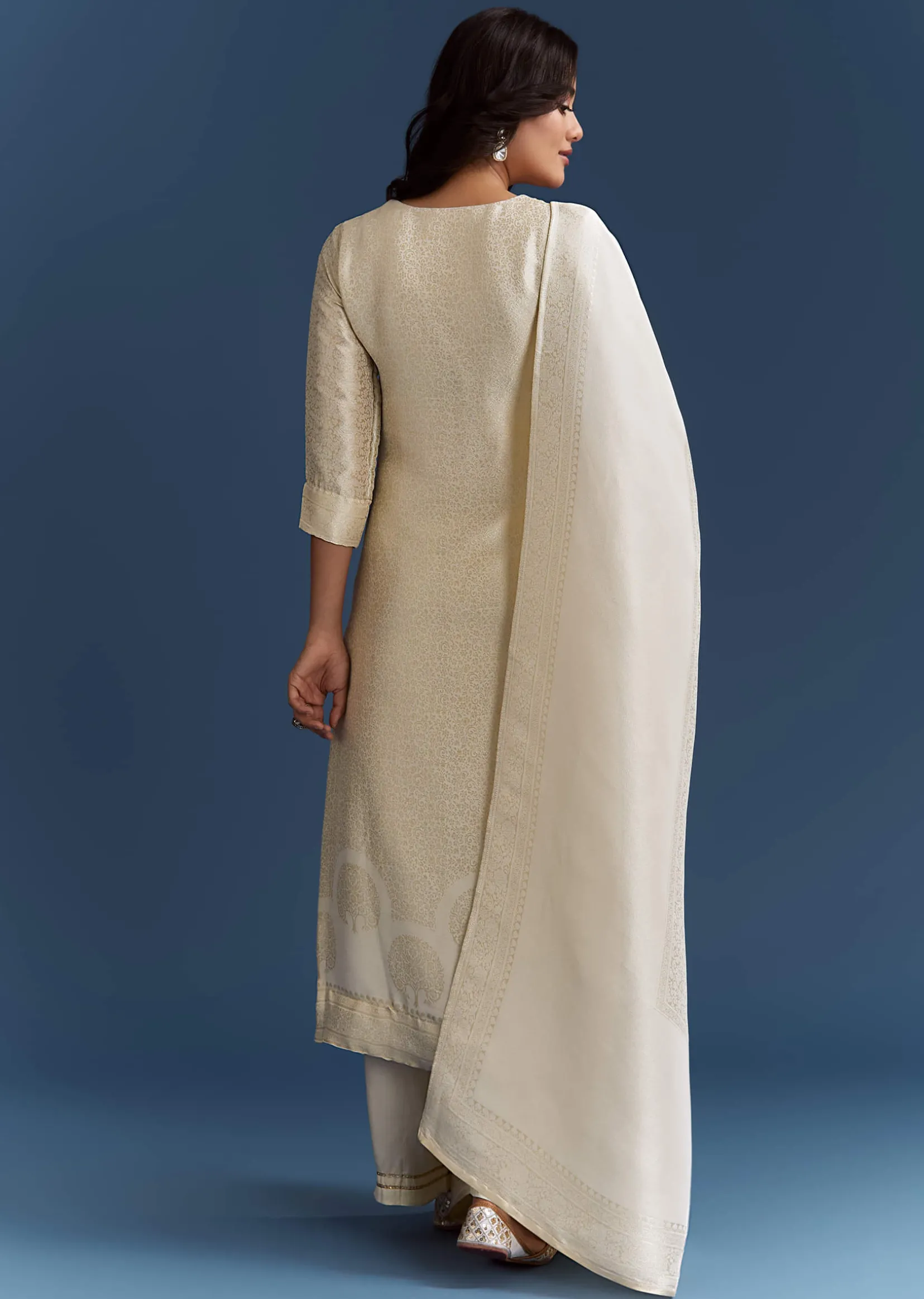 White Banarasi Tissue Kurta Set With Zardosi Neckline