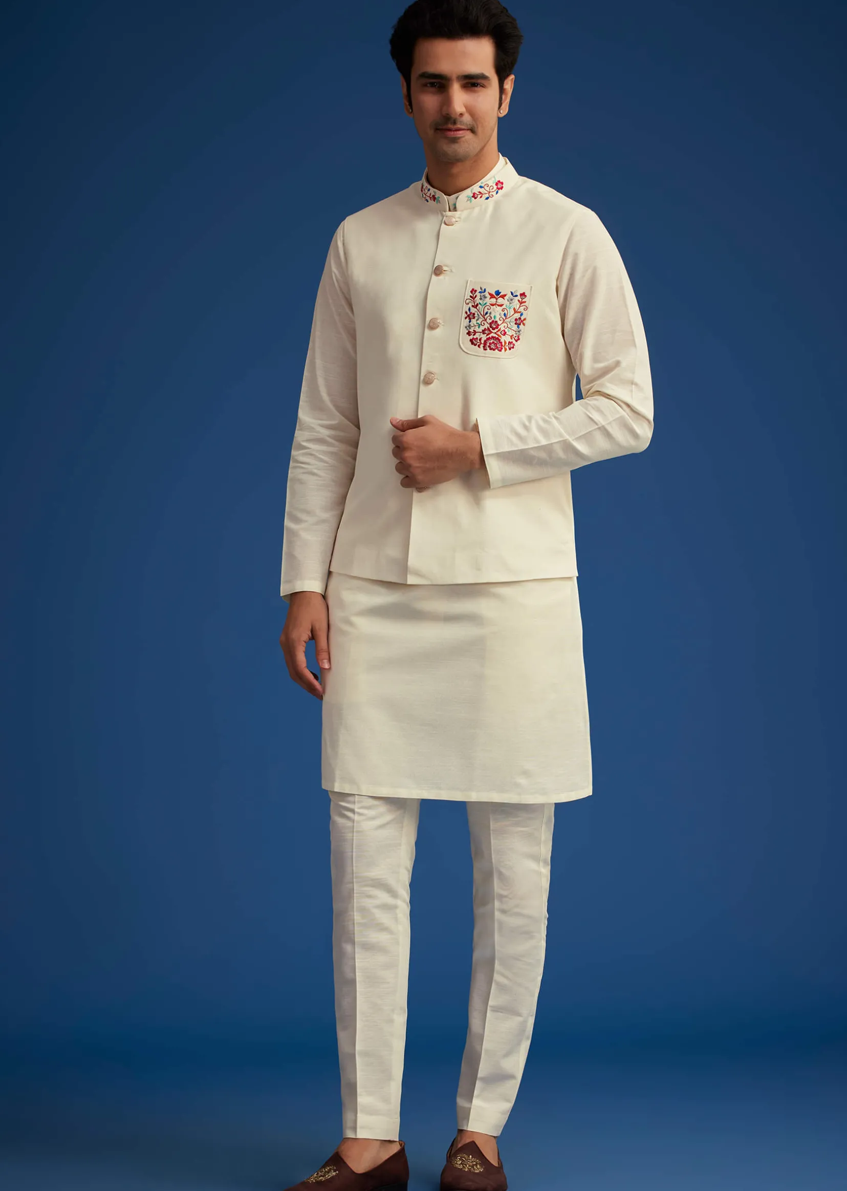 White Cotton Kurta Set With Embroidered Pocket And Collar