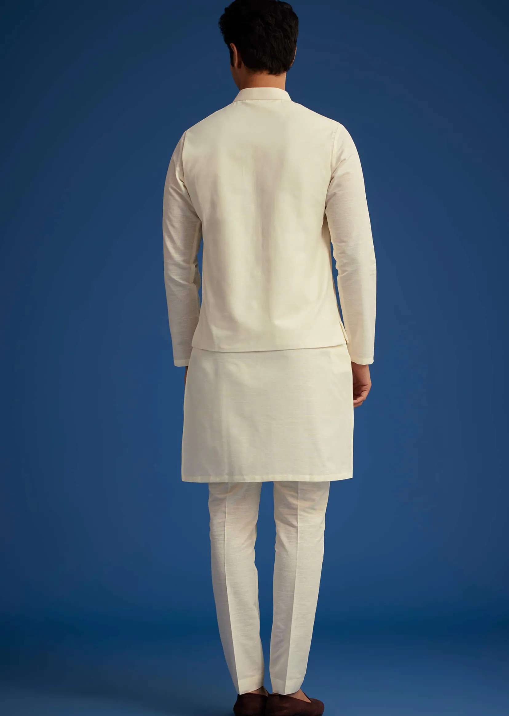 White Cotton Kurta Set With Embroidered Pocket And Collar