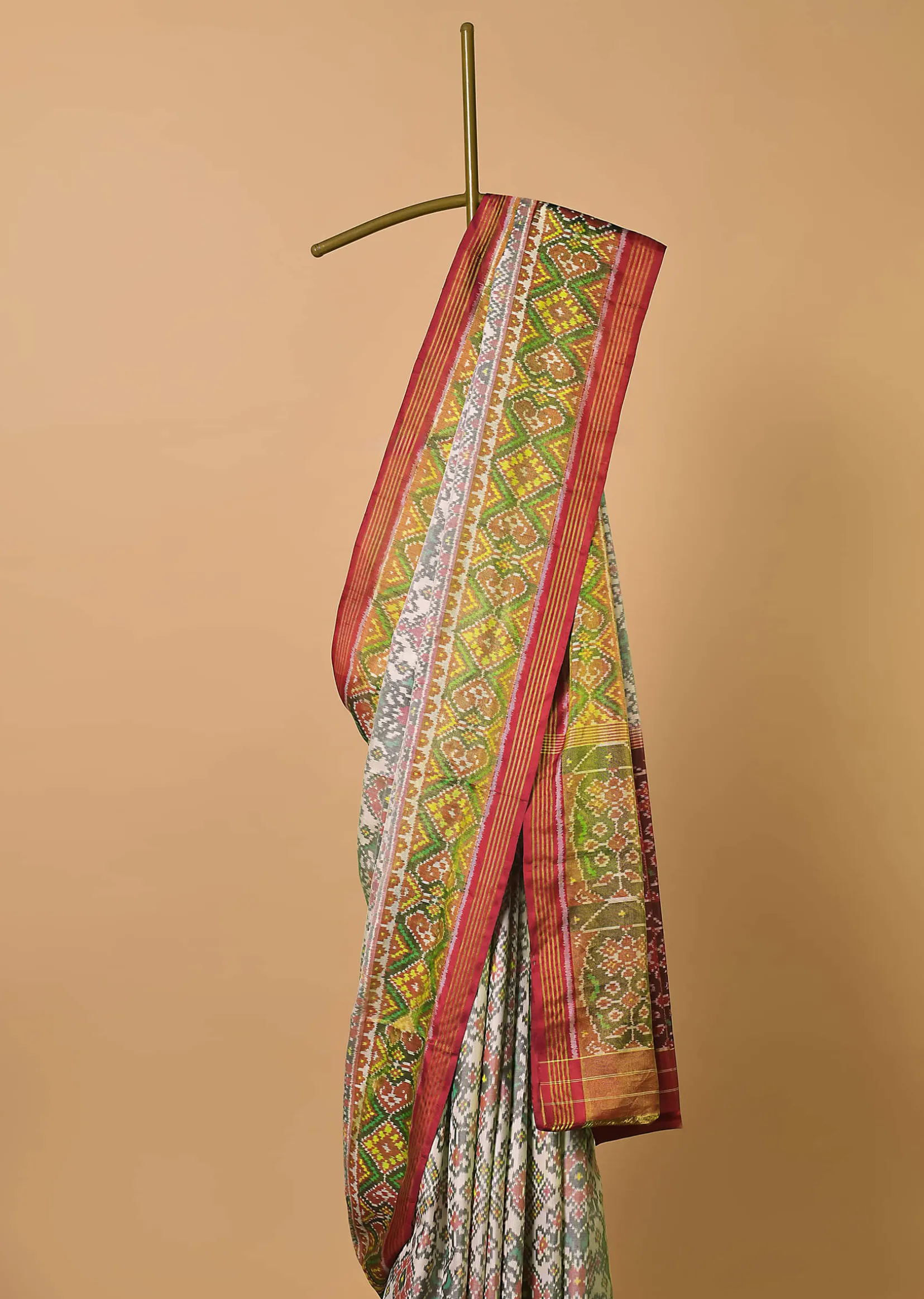 White Cotton Silk Saree With Ikat Patola Work And Unstitched Blouse Fabric