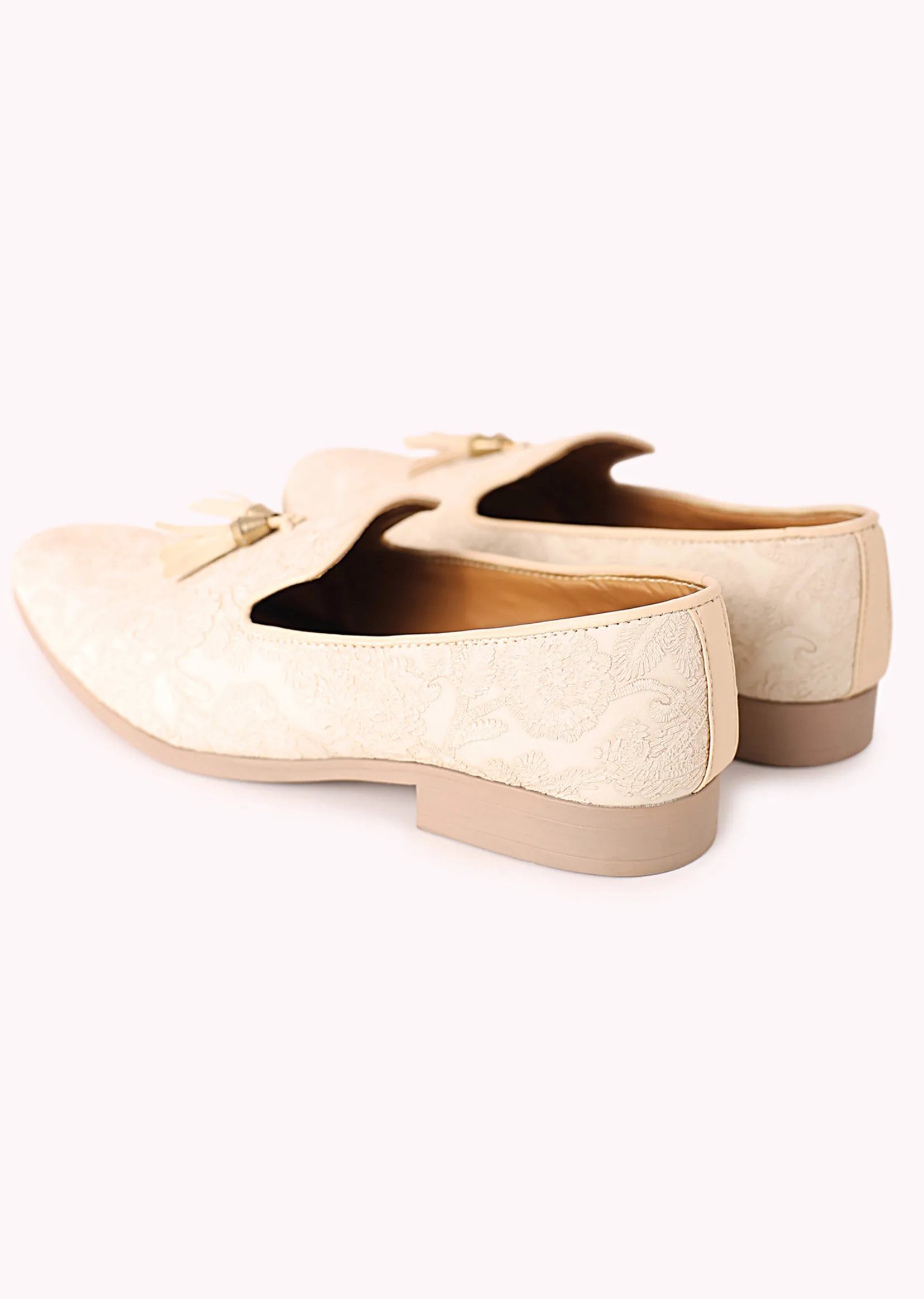 White Tassel Juttis
